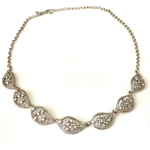 2028 Jewelry Crystal Teardrop Collar Silver Statement Necklace - Picture 5 of 9